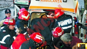 Gravida de 240 de kg adusa la spital cu pompierii