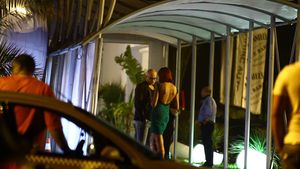 Mihai Bendeac are priza la roscate! Vezi ce a facut o tanara dupa ce a pus ochii pe el in club!