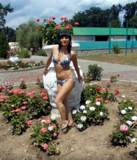 La câte operații estetice a apelat Carmen de la Sălciua de-a lungul timpului. Nu o recunoști