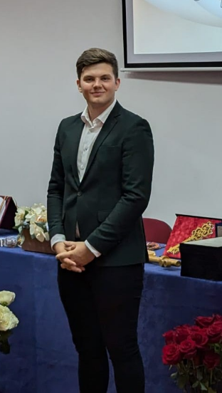 El este Emanuel But, tânărul de 24 de ani care a murit după ce s-a prăbușit cu planorul. A fost şef de promoţie în facultate şi visa să devină pilot pe avioane cu motor