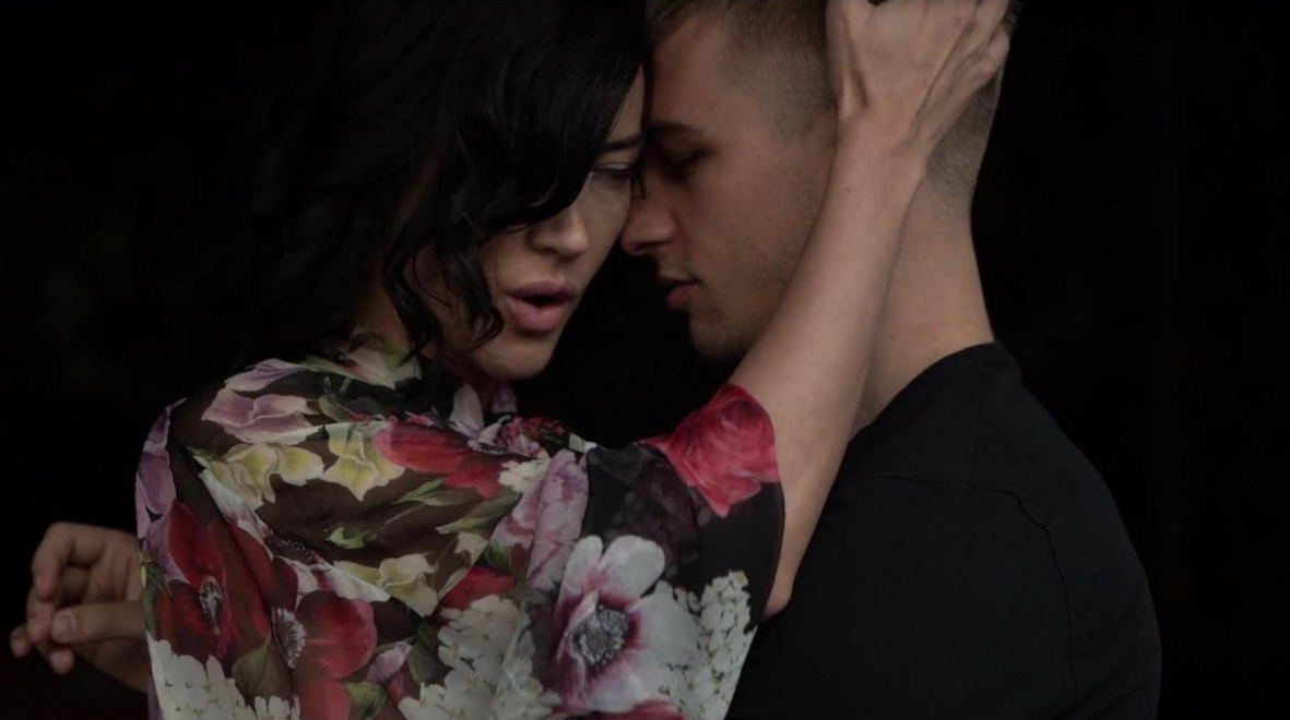 Mezzosoprana Andreea Ilie mai dă o lovitură: ”Amor, amor”, alături de Sean Norvis