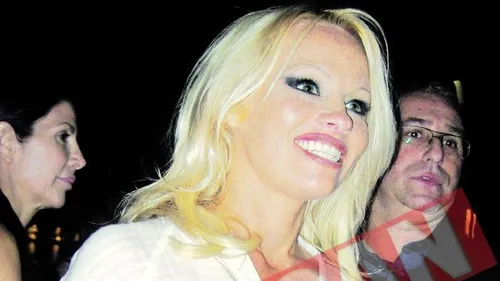 Pamela, fara sutien la Opera