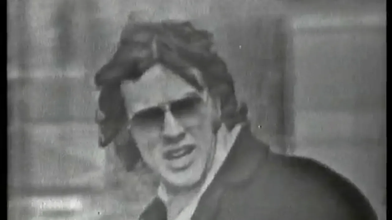 Pusca si cureaua lata, ce rocker era odata! Uite cum arata Gabriel Cotabita pe cand avea 23 de ani! Il recunosti?