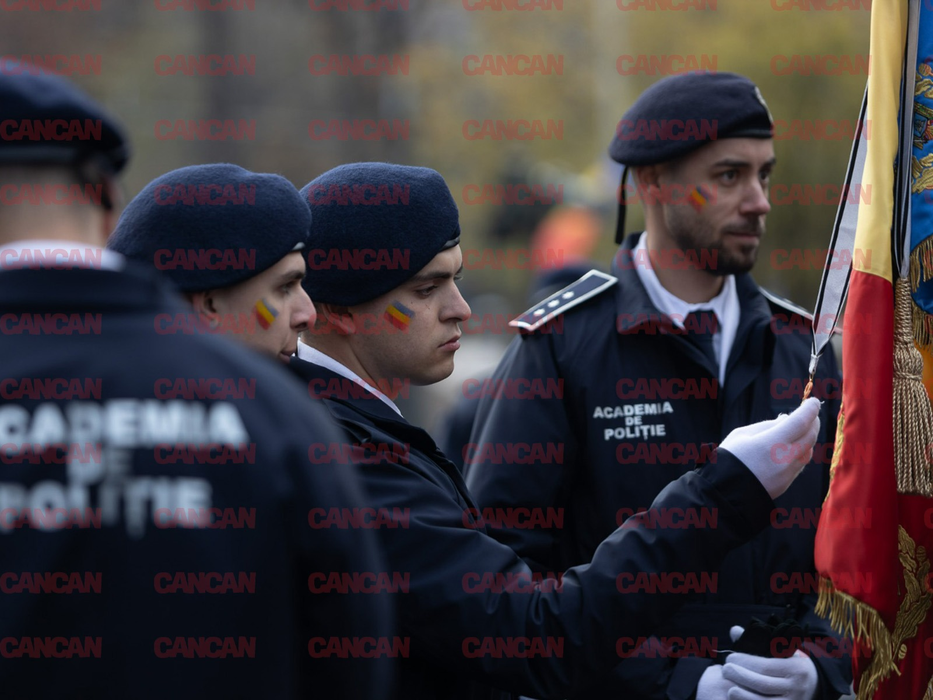 Imagini LIVE de la parada militară de 1 decembrie. Cum au apărut poliţistele la defilare. FOTO