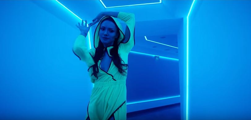 Otilia a lansat primul videoclip cu extratereștri, filmat chiar pe un OZN!