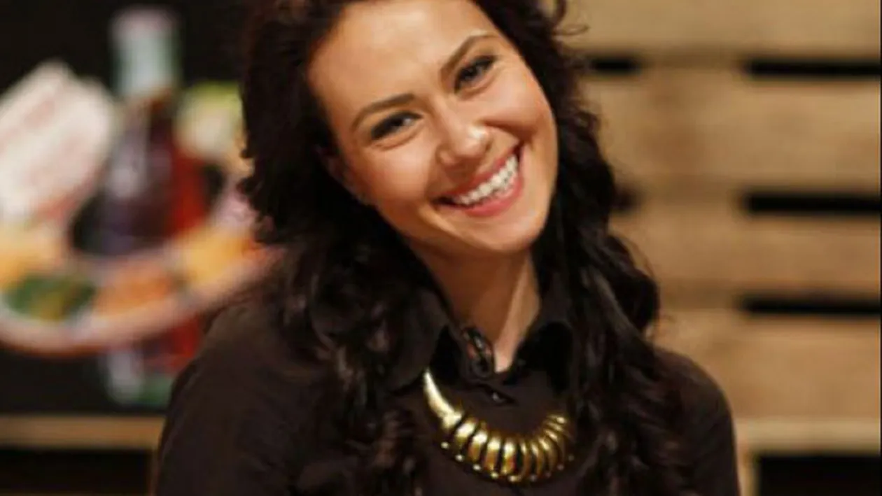 Iti era dor de Casnica de la MasterChef? Uite ce unghii sclipitoare si-a facut Andreea Moldovan! Iti plac?