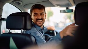Cât câștigă un șofer de taxi în 2026. Cu câți bani rămâne lunar