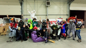 Si se mai dau oameni seriosi! Roxana Ilie si sotul ei si-au scos angajatii pe interval si s-au dezlantuit pe ritmul Harlem Shake!