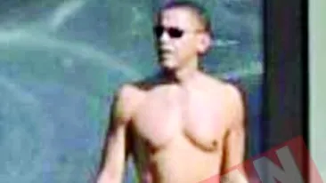 Obama isi arata muschii