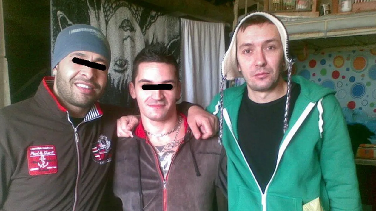 Sisu lucreaza la imaginea lui! Sedinta foto in hanorac si cu fes, incadrat de colegii de celula!