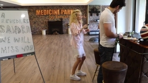 Tuncay Ozturk s-a filmat în timp ce flirta cu Sandra! Ea îl părăseşte pentru logodnic, dar fostul soţ al Andreei Marin nu încetează să o surprindă