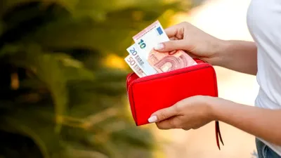 O româncă a dezvăluit de câți bani ai nevoie ca să trăiești decent în Spania. Cât a cheltuit femeia, în luna noiembrie