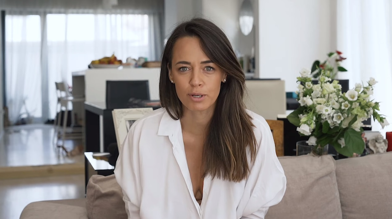 Andreea Raicu a spus adevărul despre operațiile estetice: “Procedurile care mă ajută pe mine să nu se vadă ridurile sunt…”