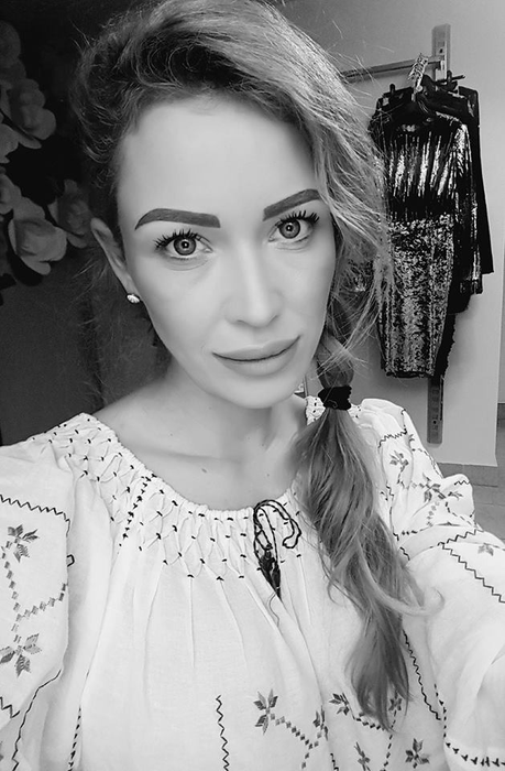 Sora Biancăi Drăgușanu seamănă din ce în ce mai mult cu vedeta!