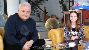 Fata lui Irinel Columbeanu, jignită de o femeie: „Ai doar 10 ani şi ai atâtea fiţe în tine, eu la 10 ani mă jucam cu păpuşile. Halal părinţi mai ai şi tu!” Cum a reacţionat copila