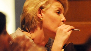 Katherine Heigl fumeaza ca o serpoaica