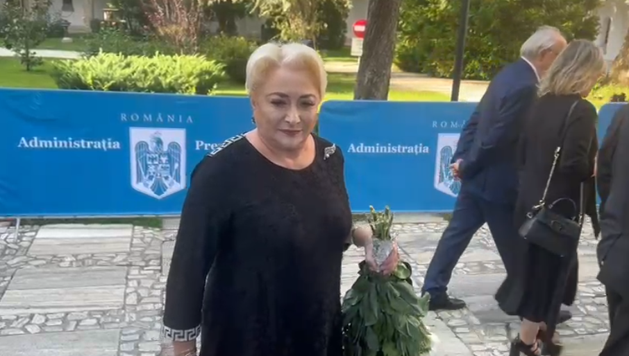 Cum a apărut Viorica Dăncilă la priveghiul lui Ion Iliescu? Toate privirile s-au întors către ea