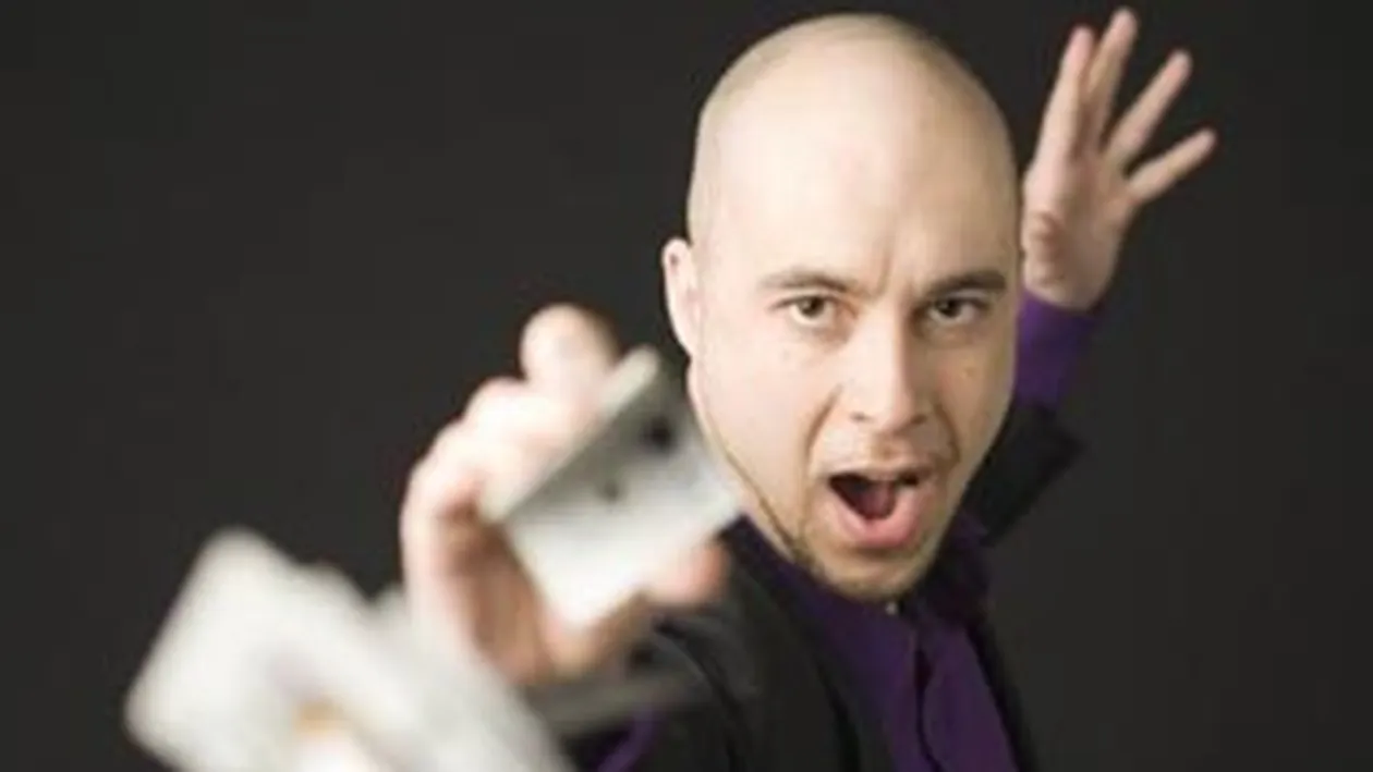 Cel mai tare iluzionist roman, despre Cristian Gog: Il cunosc, este un magician mentalist la inceput de drum, dar promite mult! Putea sa faca experimente mult mai dificile