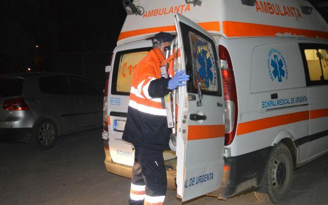 Fetiță de un an, călcată cu mașina chiar de nașul ei