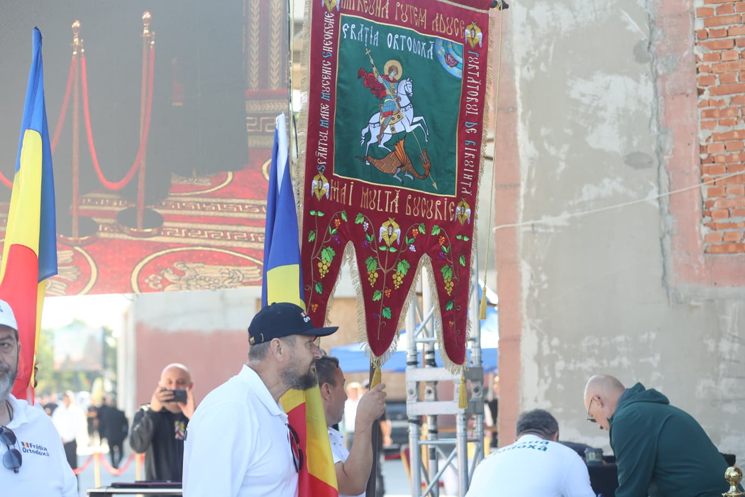 S-a sfințit biserica de 10 milioane de euro a lui Gigi Becali din Pipera. Imagini de la marele eveniment