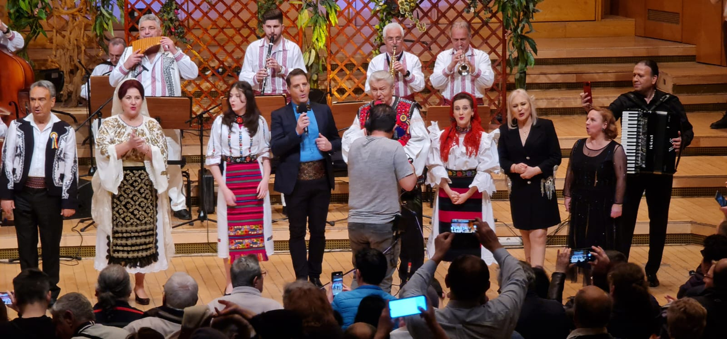 Gheorghe Turda, concert aniversar de excepție la Sala Radio. Ce cadou deosebit i-a făcut nepotul artistului, pe scenă. GALERIE FOTO
