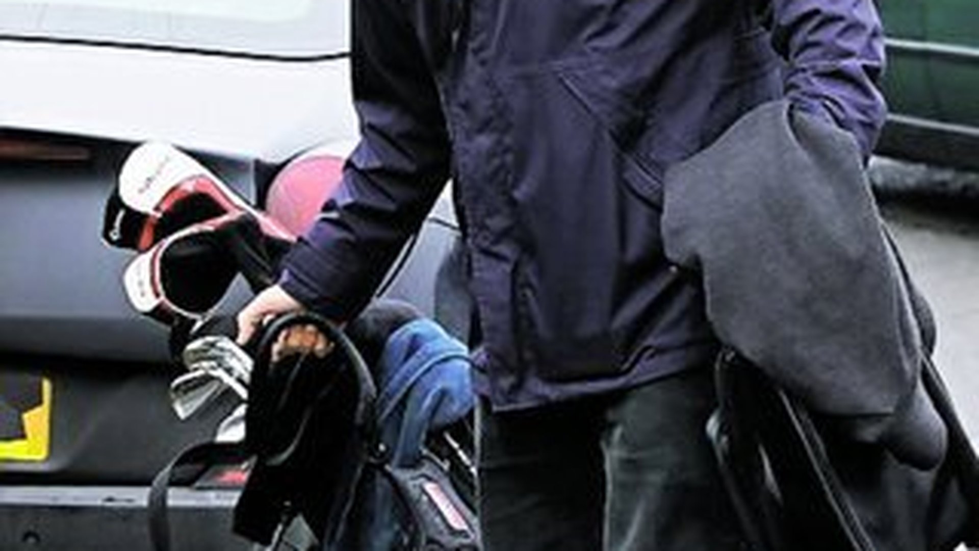 Masina de 140.000 de euro l-a lasat in drum