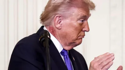 Noi întrebări despre starea de sănătate a lui Donald Trump. Ce este pata roșie apărută pe gâtul președintelui american