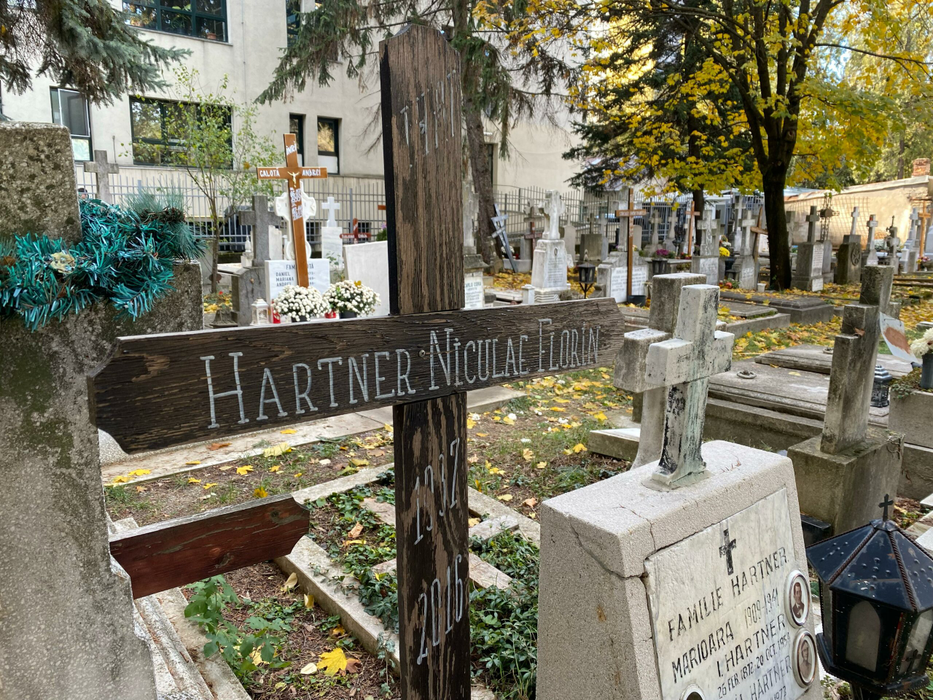 Aici este înmormântat taătl Ronei Hartner (Foto: CANCAN.RO)