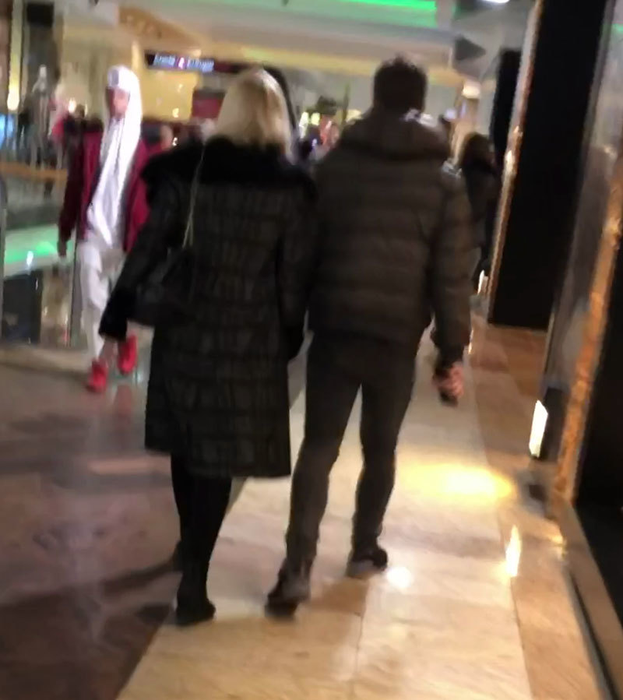 Dragoş şi Karina se ţin de mână
