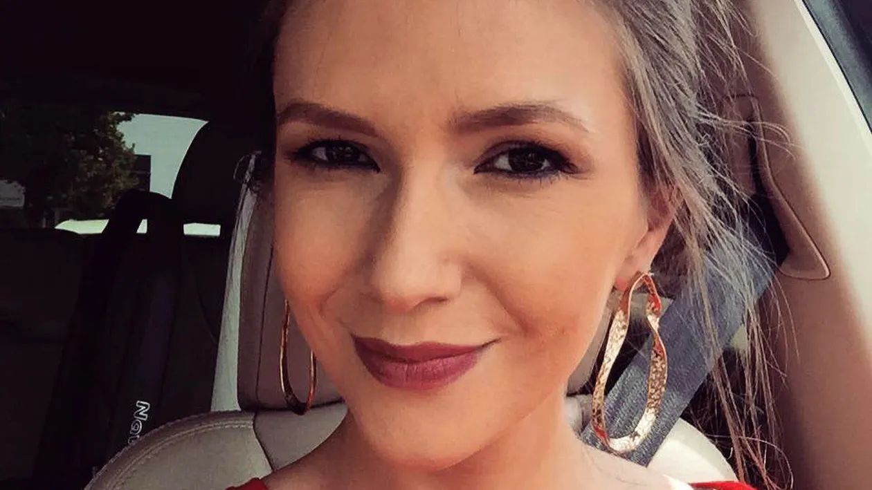 Replica usturătoare dată unui fan de mămica Adela Popescu, după ce a jignit-o! Cum l-a pus la punct jumătatea lui Radu Vâlcan.