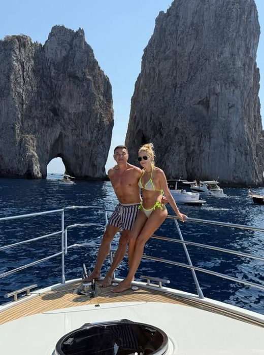Am aflat secretul Valentinei Pelinel! Regula de la care soţia lui Cristi Borcea nu se abate în ruptul capului, la 44 de ani! “Cu trecerea anilor, nu-ţi mai permiți”