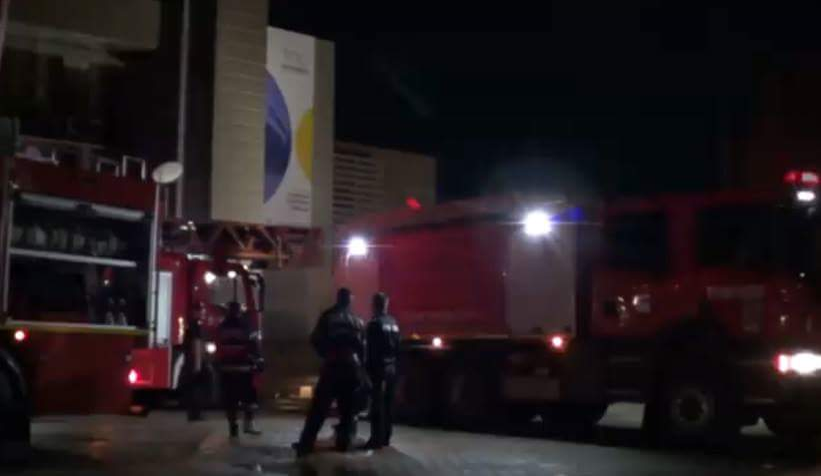 Incendiu la clădirea CJ Călărași din cauza unui spectacol cu artificii!