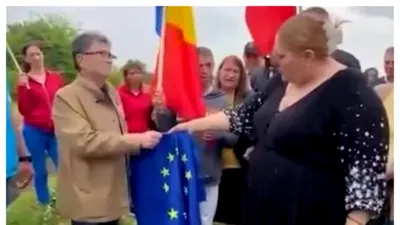Diana Șoșoacă a fost la Ambasada Rusiei de Ziua Victoriei, apoi a rupt în două drapelul Europei