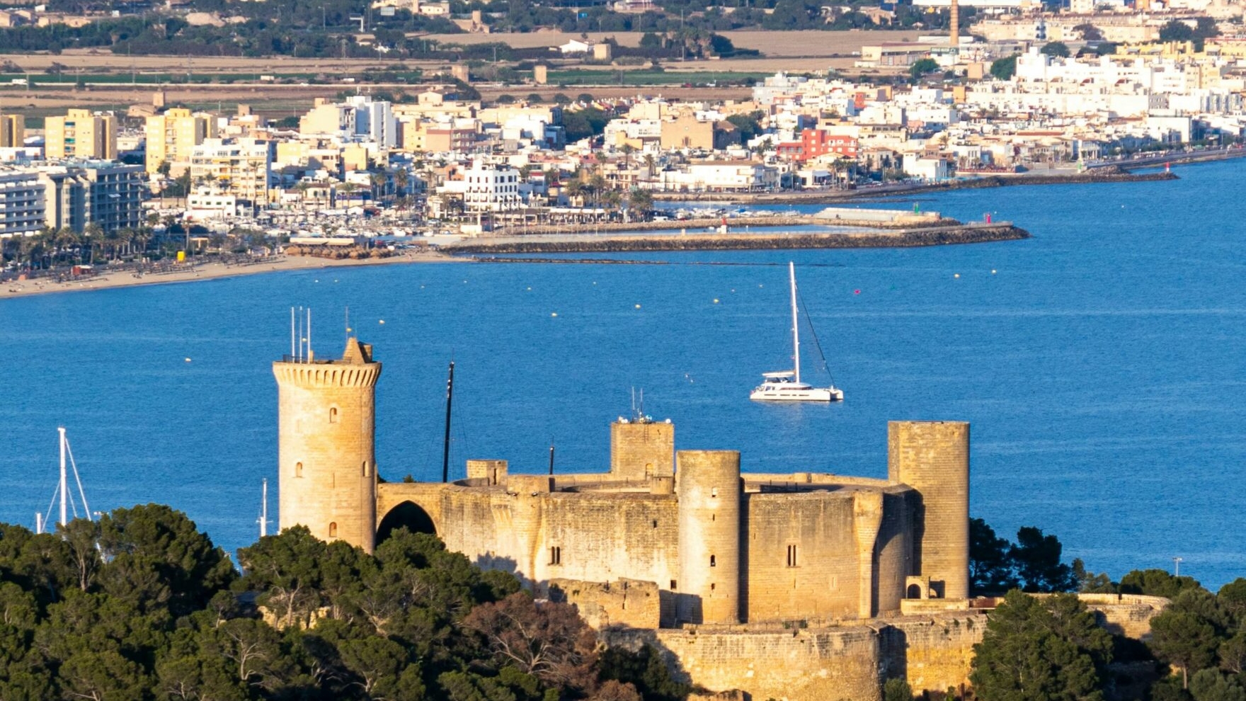 Destinația de vacanță devenită “Dubai de Europa”. Turiștii s-au reprofilat după atacurile din Emirate
