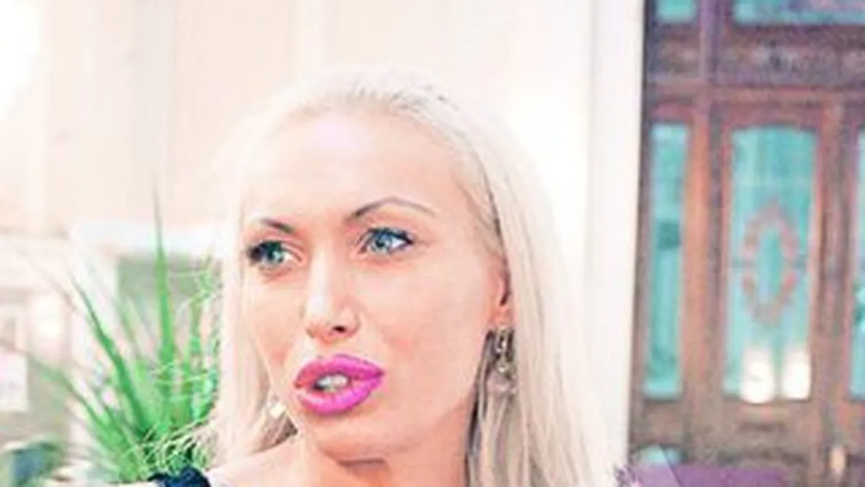 O pictorita dorita de Playboy si-a expus lucrarile in Senat: As prefera sa nu fiu confundata cu o pipita blonda