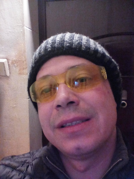 Sebastian revine după ani buni cu anunțul de vânzare a virginității