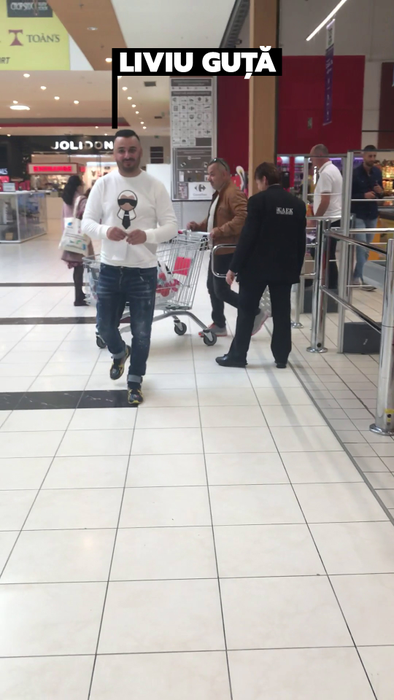 Îmbrăcat sport, Liviu Guță și-a făcut cumpărăturile alături de omul de încredere