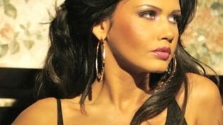 Oana Zăvoranu, topless pe internet! Poza care i-a încins pe bărbaţi!