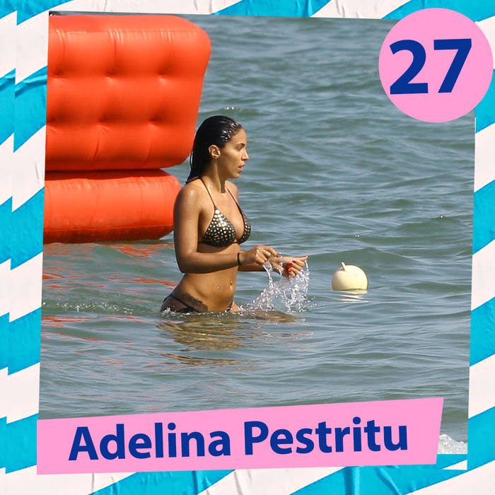 Top 30 vedete care se hârjonesc în apă în cele mai sexy poziții. Ce locuri ocupă Ramona Olaru, Antonia ori Gina Pistol între “Reginele Splash-urilor”