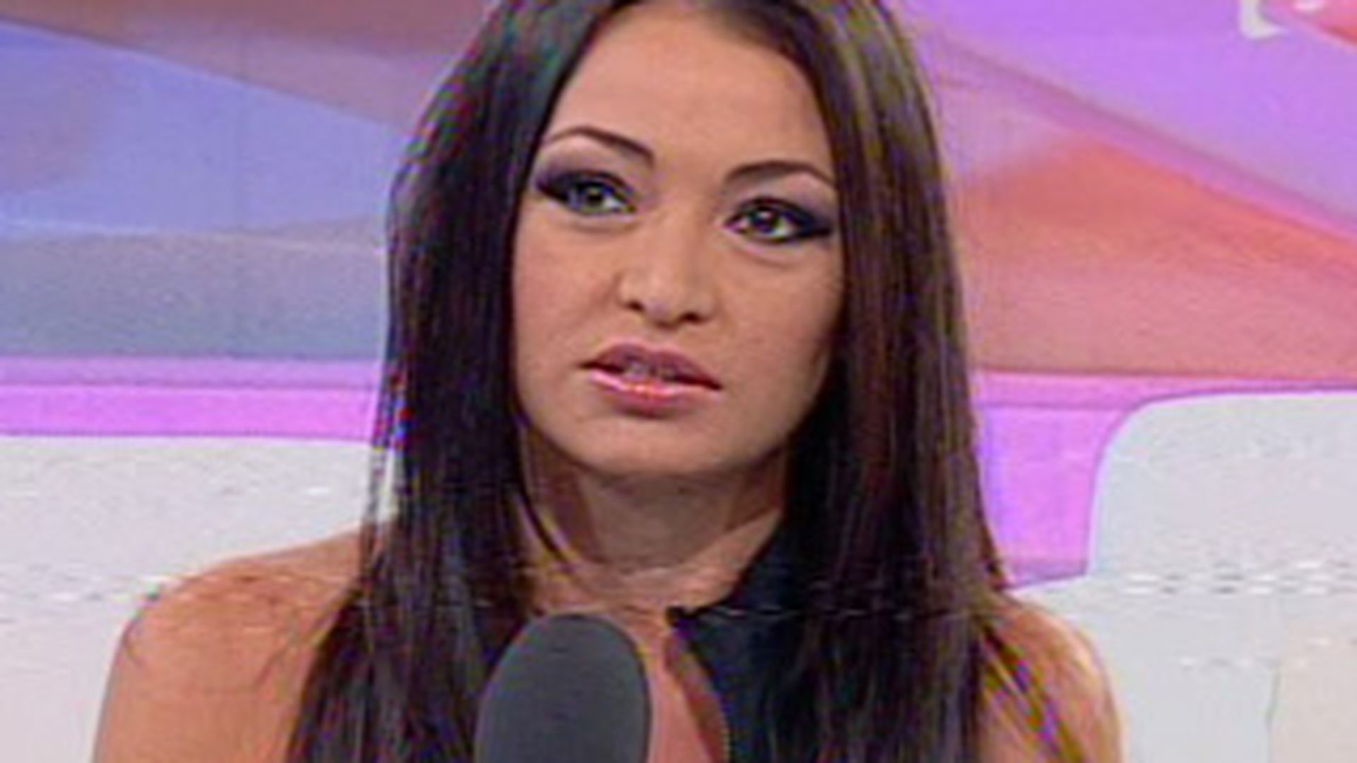 Cristina Pana, hartuita de un admirator! S-a mutat din cauza barbatului care o ameninta!