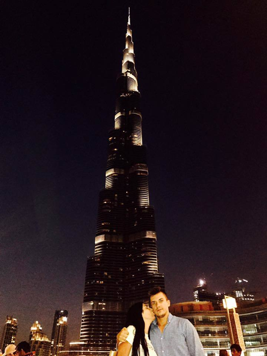 Andreea Tonciu şi Daniel Niculescu la Burj Khalifa. Sursa foto: Facebook