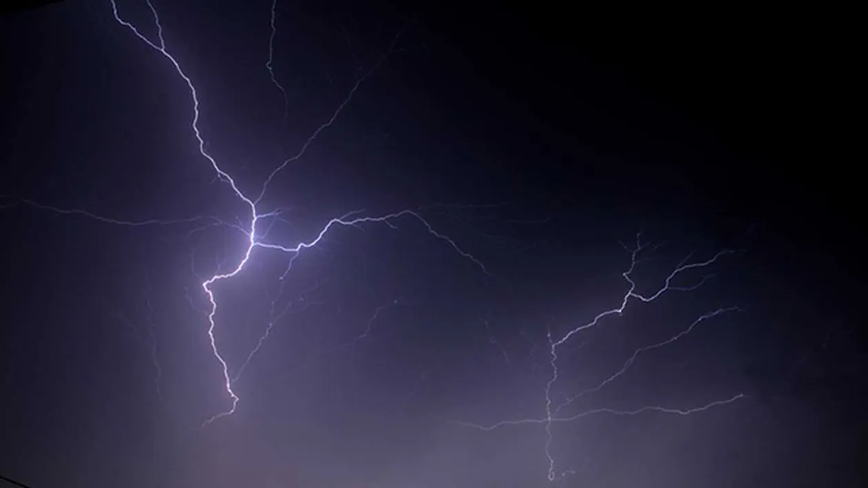 Anunţul făcut în urmă cu puţin timp de meteorologi: COD GALBEN de furtună pentru mai multe zone din ţară!