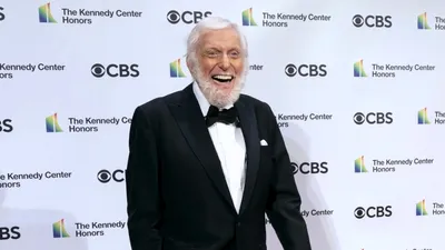Legendarul Dick Van Dyke a împlinit 100 de ani. Care sunt secretele longevității actorului