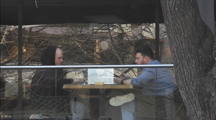 BRomania și-a scos amicul la Osho (Foto: CANCAN.RO)