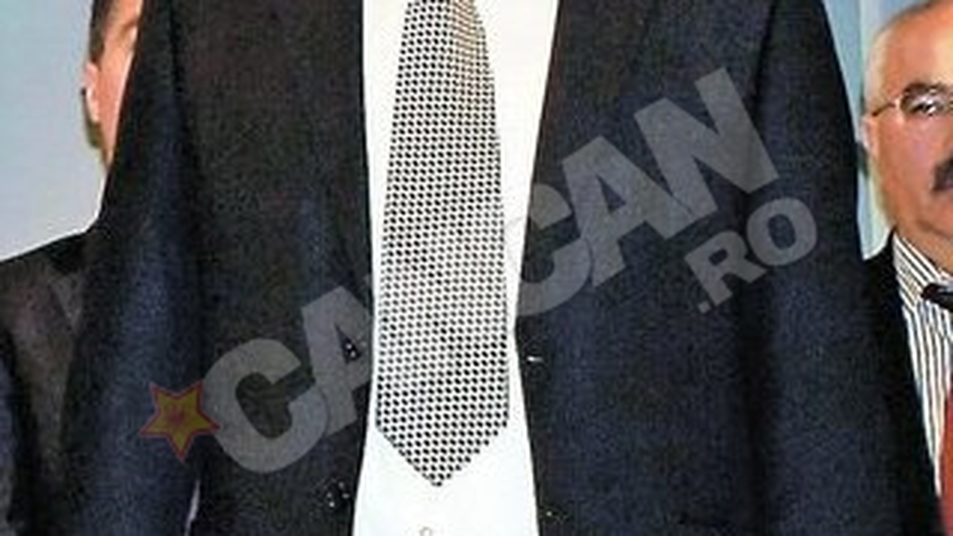 Politicianul bataus, nevoit sa isi cumpere haine noi Nu intra in casa de frica sotiei!