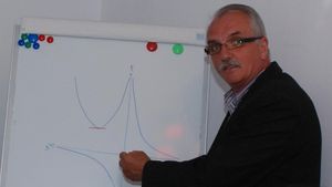 Profesorul Marius Poll, fost director al Colegiului Cuza a murit! Cadrul didactic avea 67 de ani