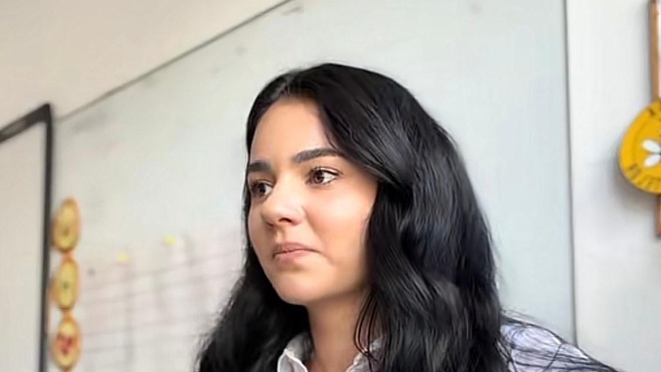 Antonia Dumitru, o tânără învățătoare, a devenit virală după ce le-a cerut ”chirie” elevilor săi pentru locul din bancă: ”Dacă vreți să fiți în clasa mea, trebuie să plătiți”