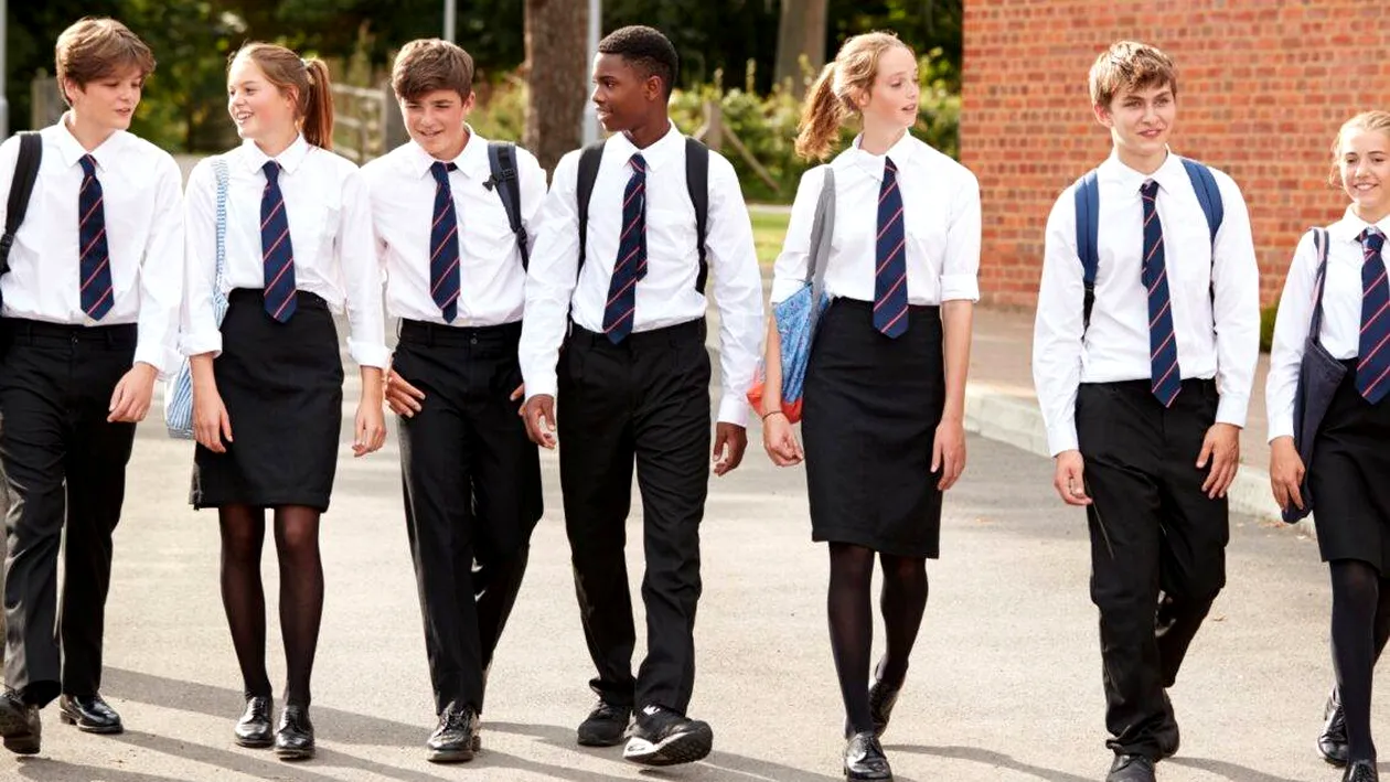 Toți elevii ar putea purta uniformă școlară. De când va intra în vigoare legea