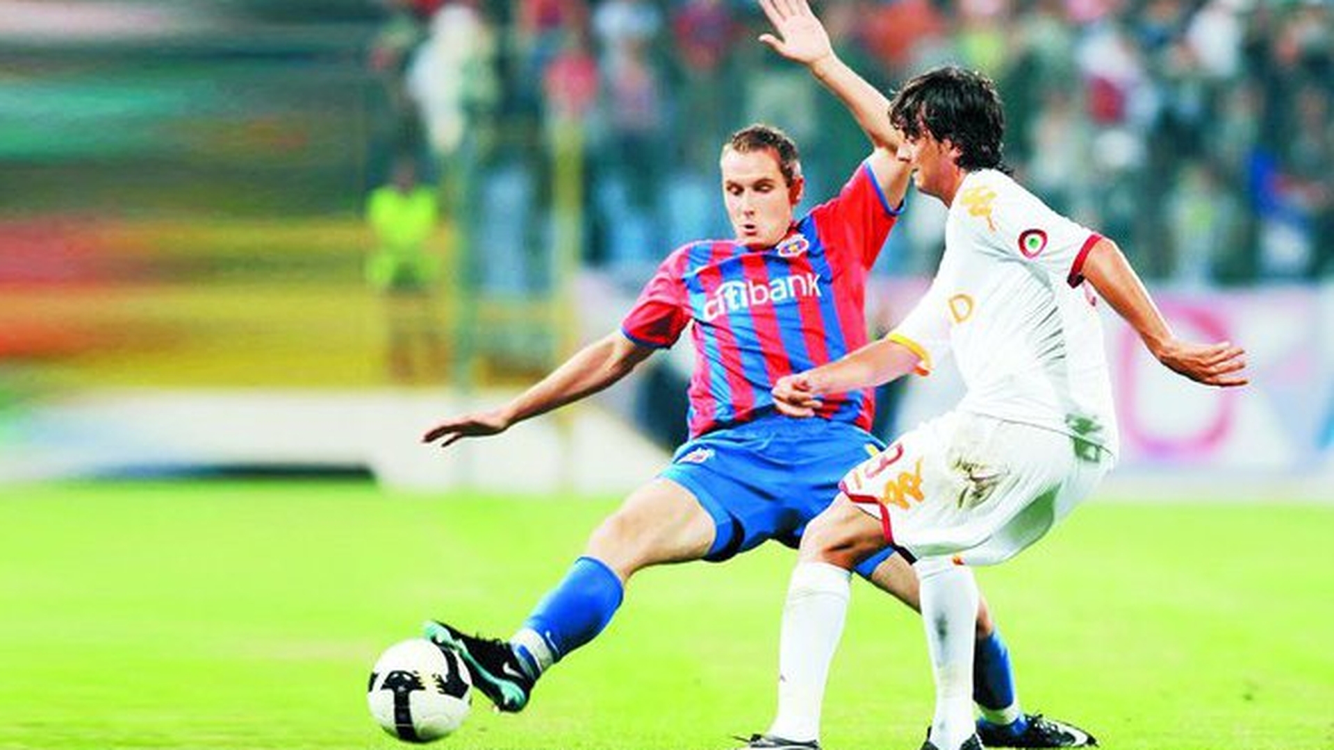 Golanski cere 800.000 de eurosa ramana la Steaua