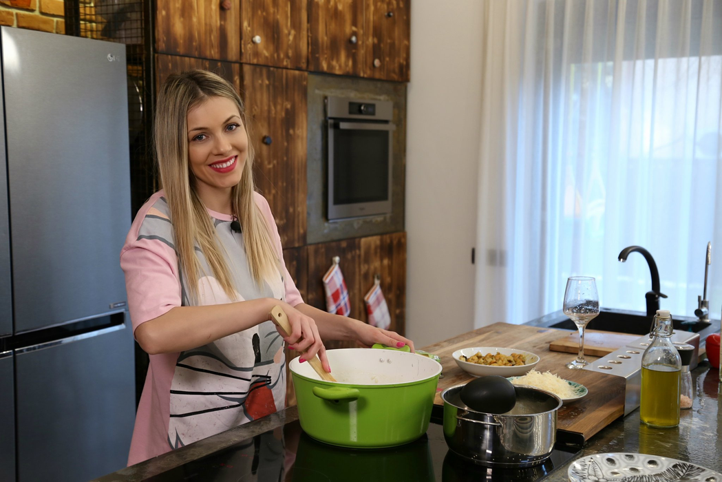 Andreea Ibacka e ”marfă” în bucătărie! Dar cum i-a ”copt-o” Cabral, mori de râââââs: ”Vrăjeală!” VIDEO